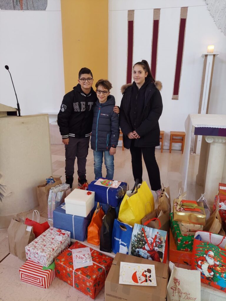 Giunto alla terza edizione il progetto "Le scatole di Natale" ed è sempre un gran successo - Gallery 3 scuola paolucci1