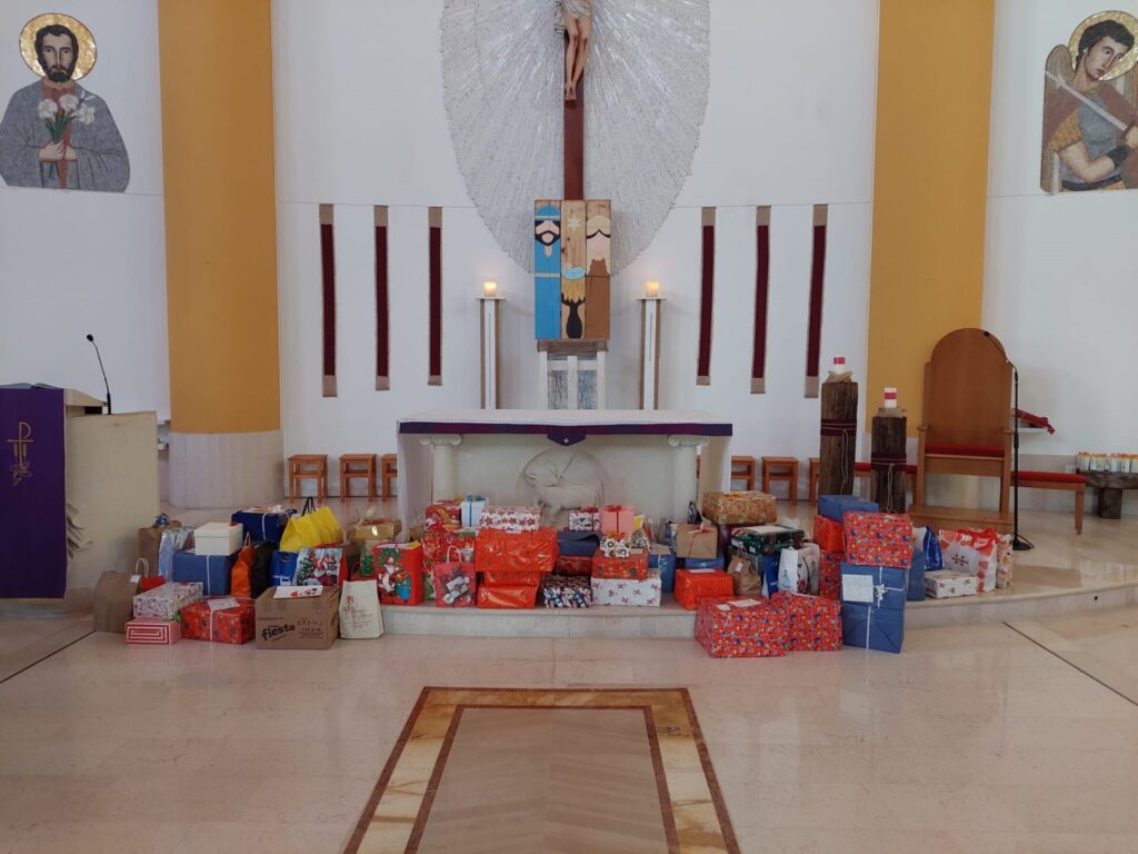 Giunto alla terza edizione il progetto "Le scatole di Natale" ed è sempre un gran successo - Gallery 5 scuola paolucci4