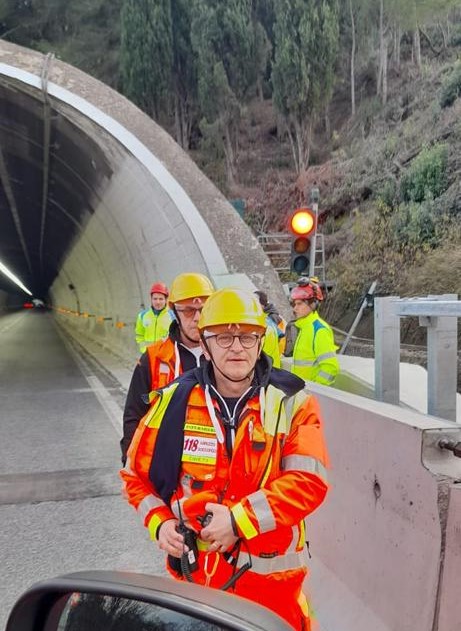 Simulazione di incidente in galleria sull'A 14 con principio d'incendio - Foto 4 230112 esercitazione Galleria Vaccaro 05