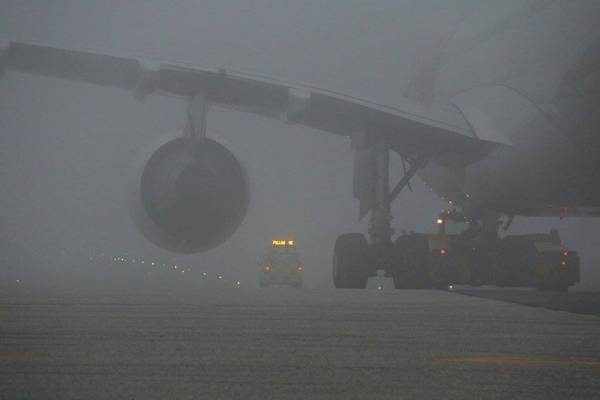 aereo con nebbia