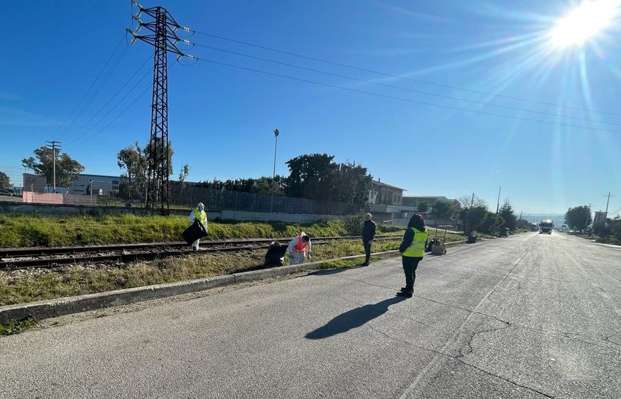 San Salvo, lavori di pulizia in viale Libero Grassi e viale Germania - GALLERY 2 2023 pulizia viale germania