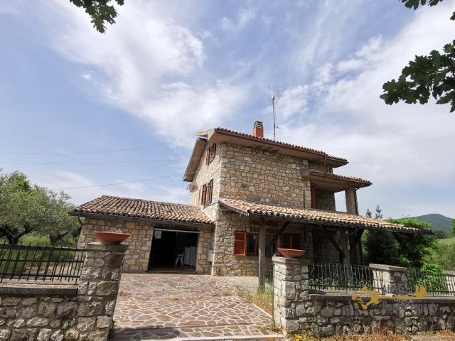 Vuoi vendere il tuo immobile ad acquirenti americani? Scegli Abruzzo Rural Property 3 6