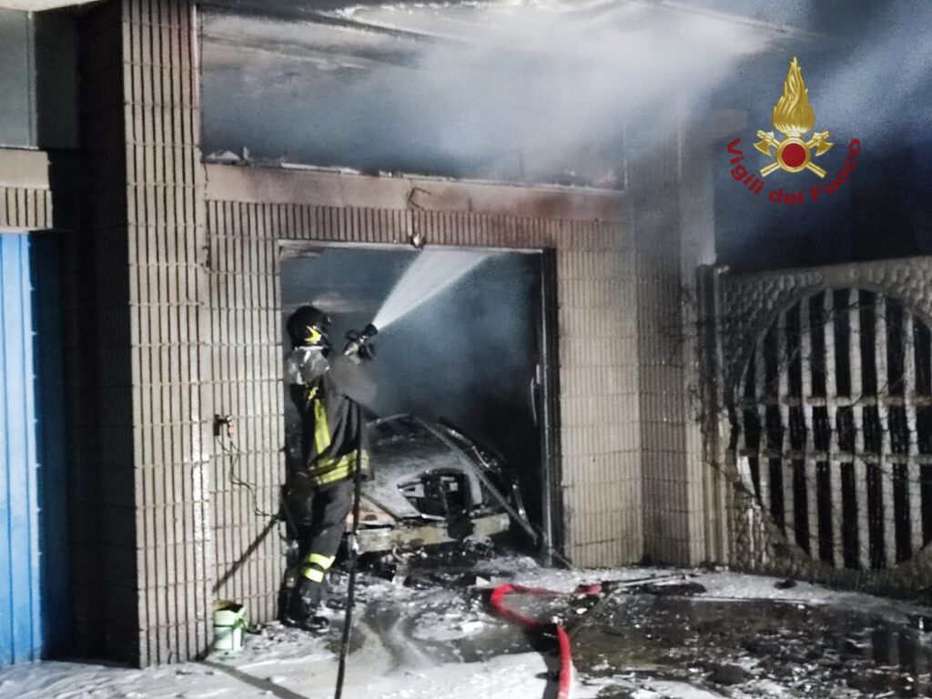 Notte da incubo in Molise: incendio, incidente e alberi per strada - GALLERY 5 Photo 1675581368977