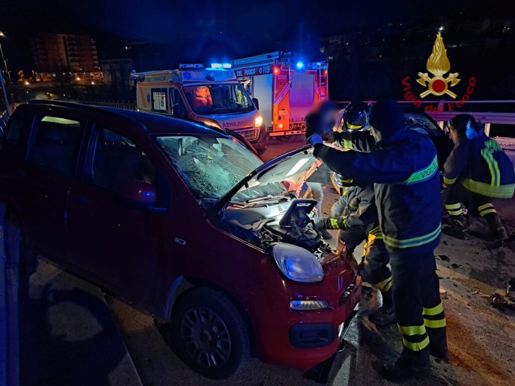 Notte da incubo in Molise: incendio, incidente e alberi per strada - GALLERY 3 Point Blur Feb052023 082100