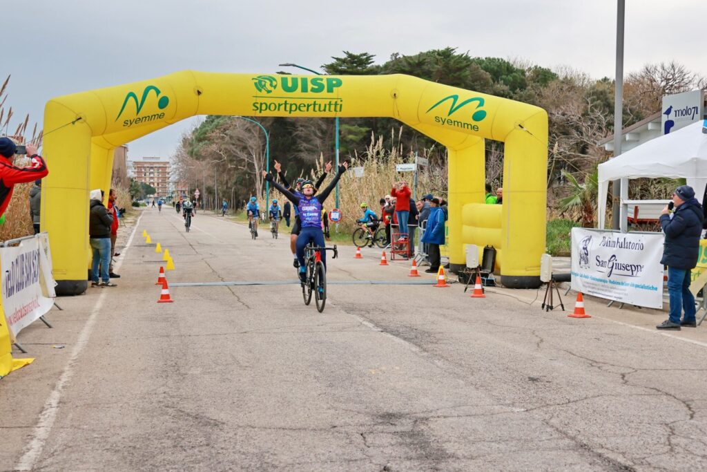 Ciclismo amatoriale, a San Salvo col segno più l’edizione numero 18 del Trofeo Carnevale 2 Trofeo Carnevale 13022023 arrivo Colone
