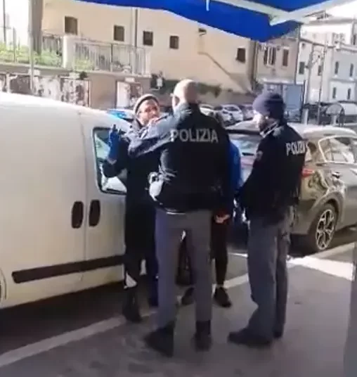 polizia in via crispi