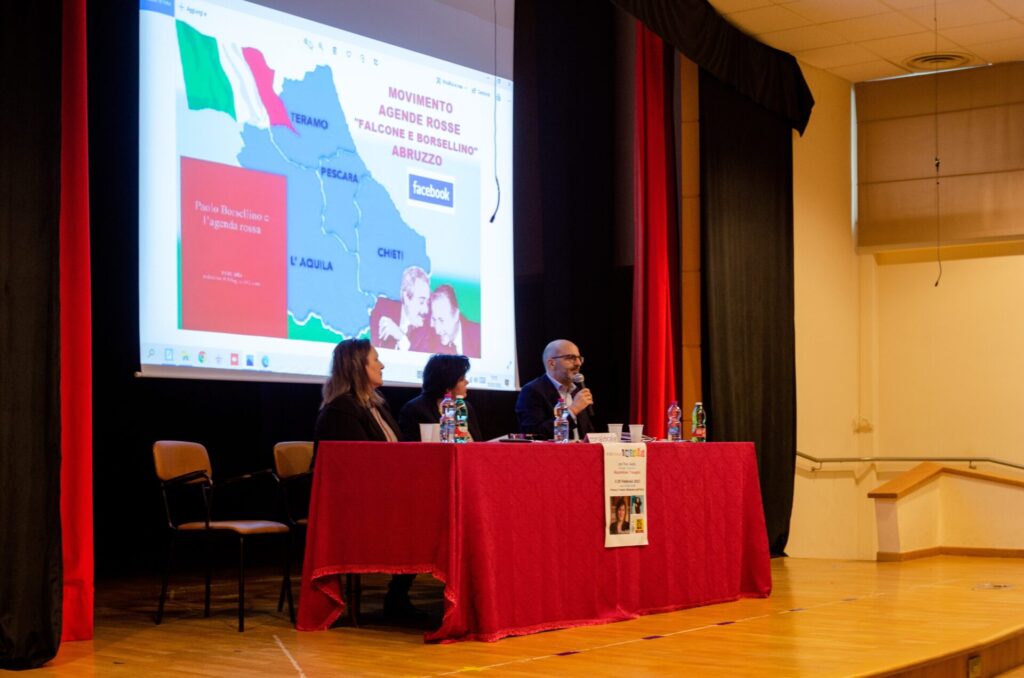 A scuola di legalità con Piera Aiello e Massimiliano Travaglini - Gallery 3 travagliniok