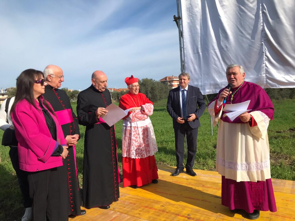 Benedizione posa prima pietra villaggio Laudato Si Termoli 13