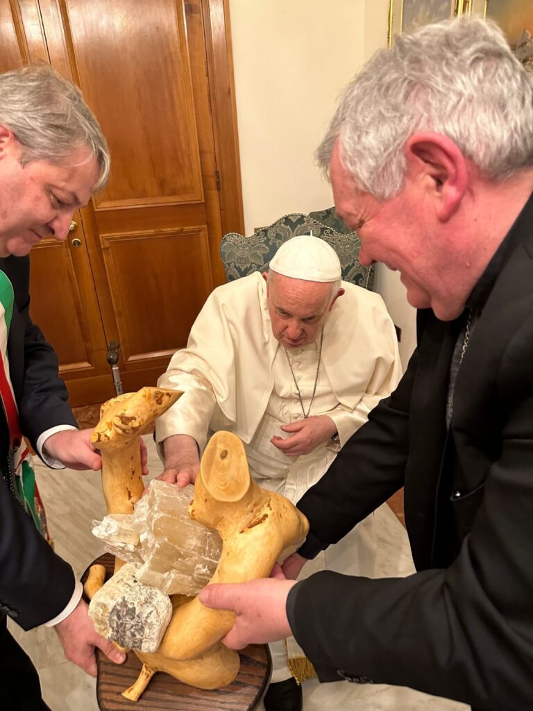 Villaggio Laudato Si'. Oggi la prima pietra - Gallery 10 Papa Francesco benedice prima pietra del villaggio Laudato Si a Termoli per le persone con disabilita 2