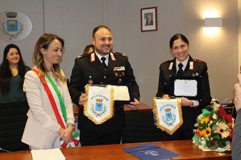 Cerimonia di consegna di una targa alla coppia Piccoli-Consoli - Gallery 3 carabineri san salvo1