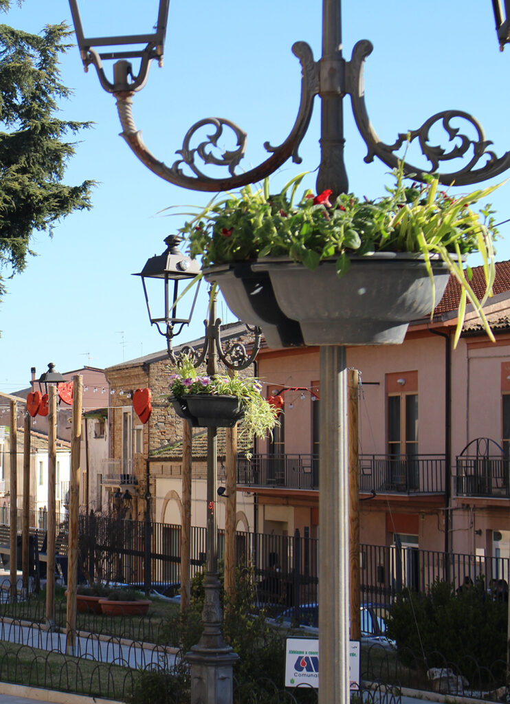 Nuovi fiori in via Roma e corso Umberto I a San Salvo 4 fioriere3
