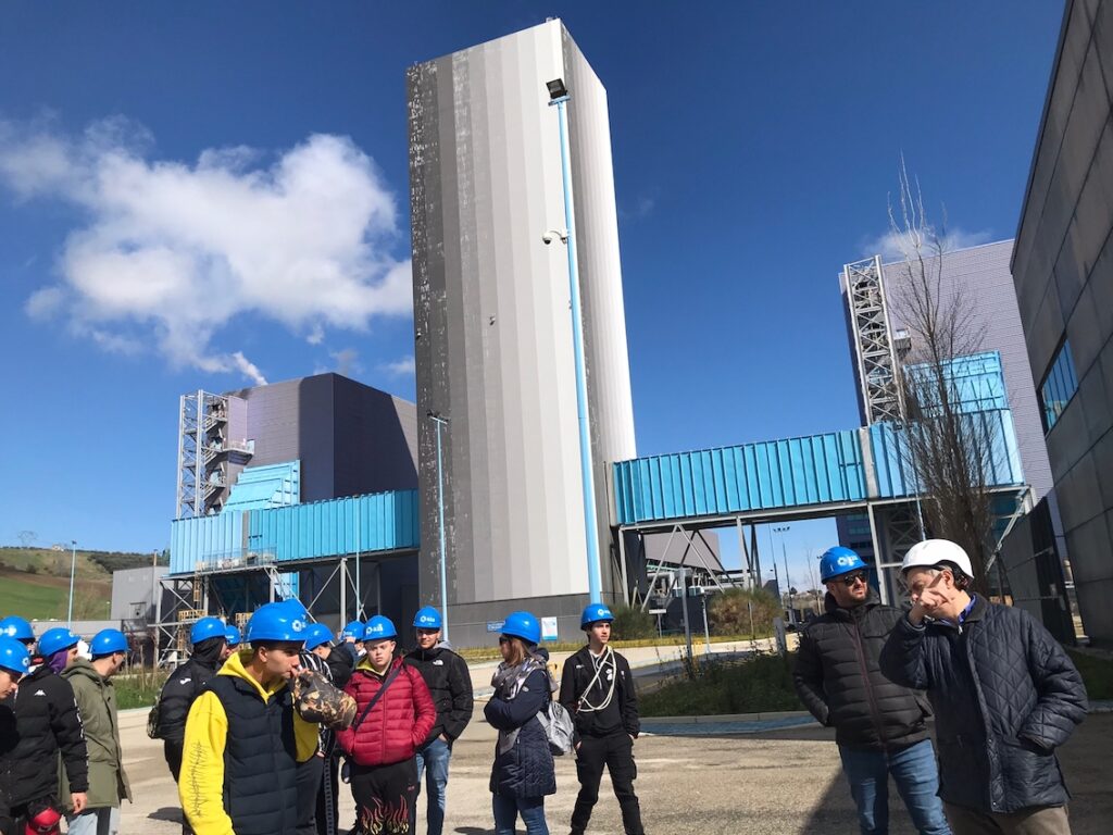 Studenti dell'Ipsia di San Salvo alla centrale termoelettrica di Gissi - Gallery 2 turbogas Gissi 1