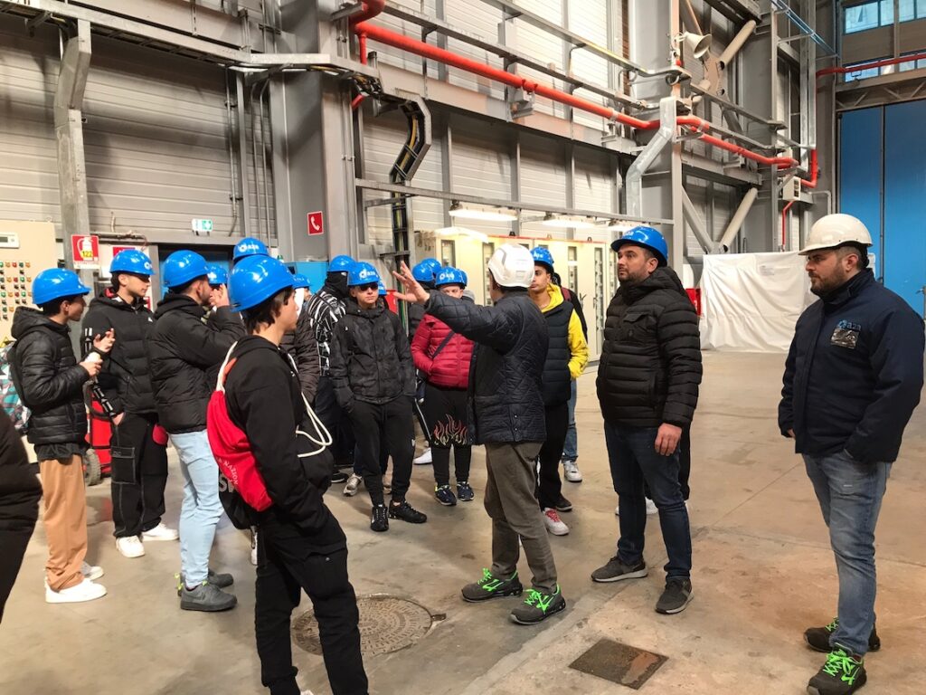 Studenti dell'Ipsia di San Salvo alla centrale termoelettrica di Gissi - Gallery 4 turbogas Gissi2