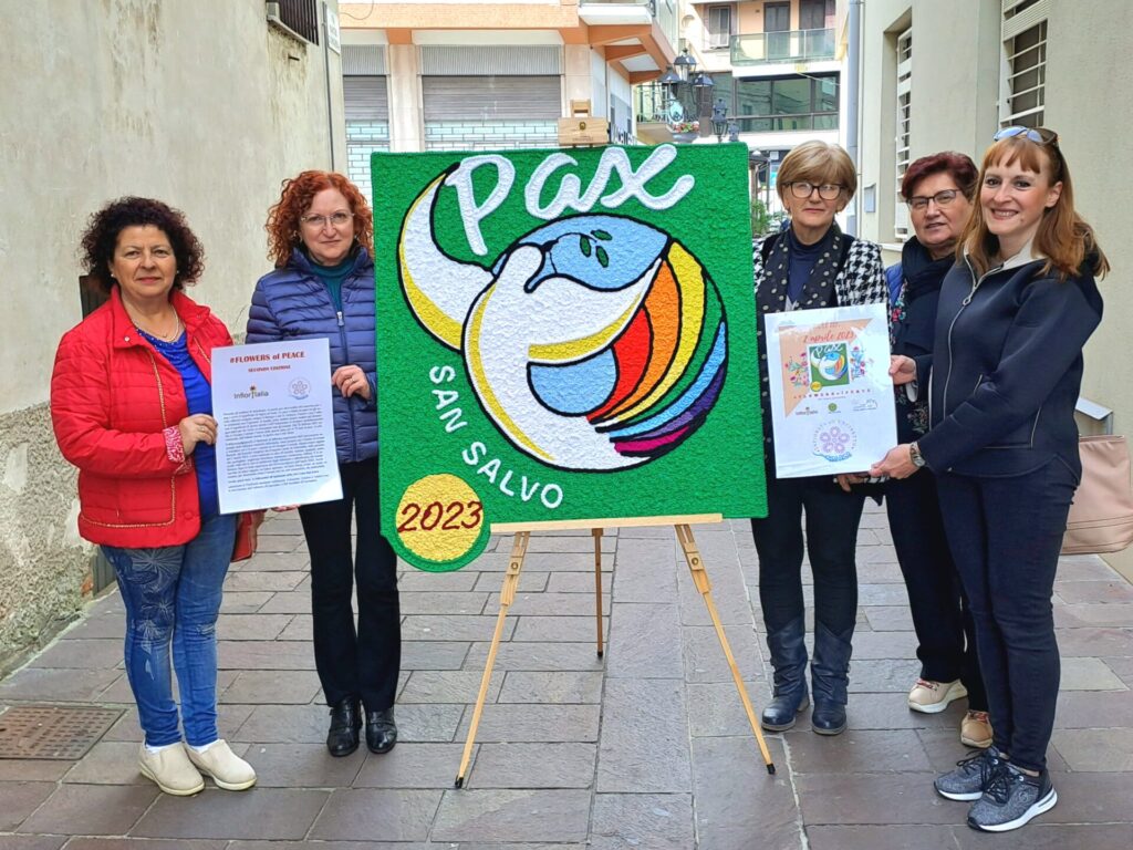#Flowersofpeace23: 1500 fiorellini all'uncinetto per infioratrici della Pro Loco di San Salvo 3 20230331 112409