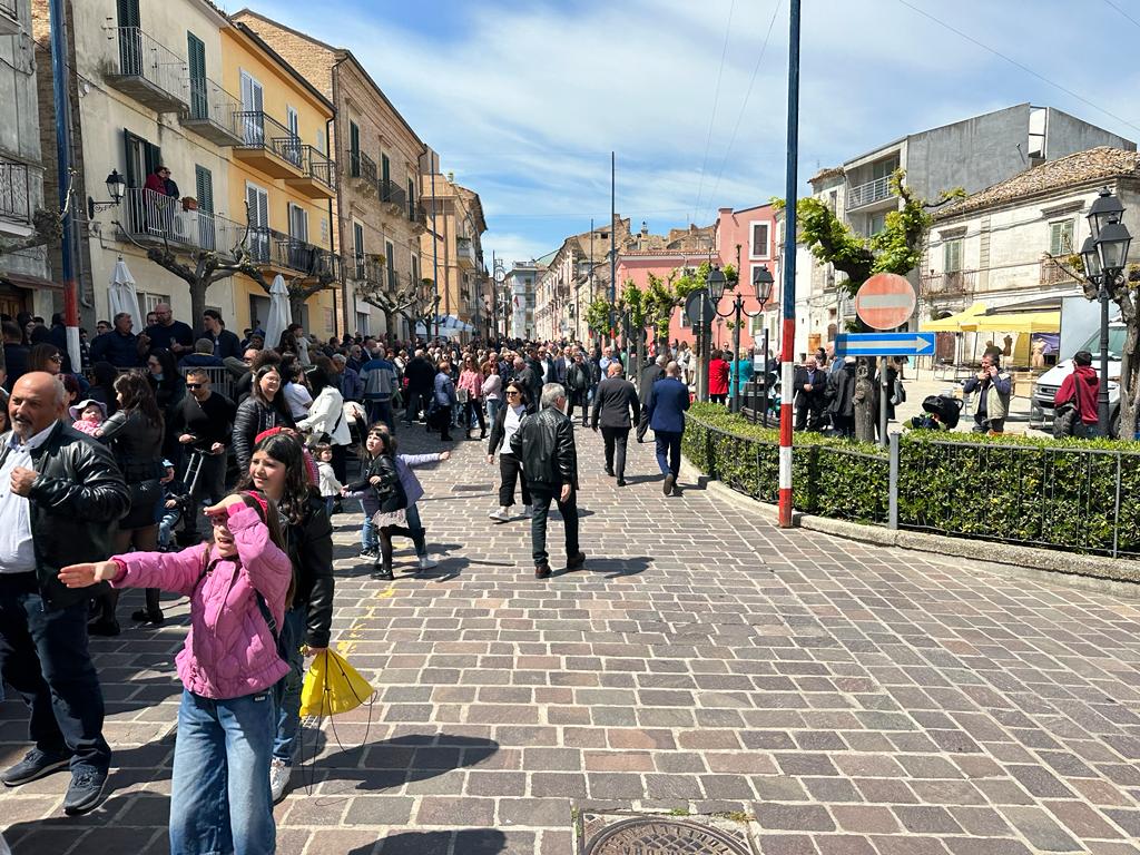 A Pollutri si ripete la sfilata dei trattori ed il pranzo della "domenica delle some di San Nicola" - Gallery 16 Immagine WhatsApp 2023 04 23 ore 21.29.27 5