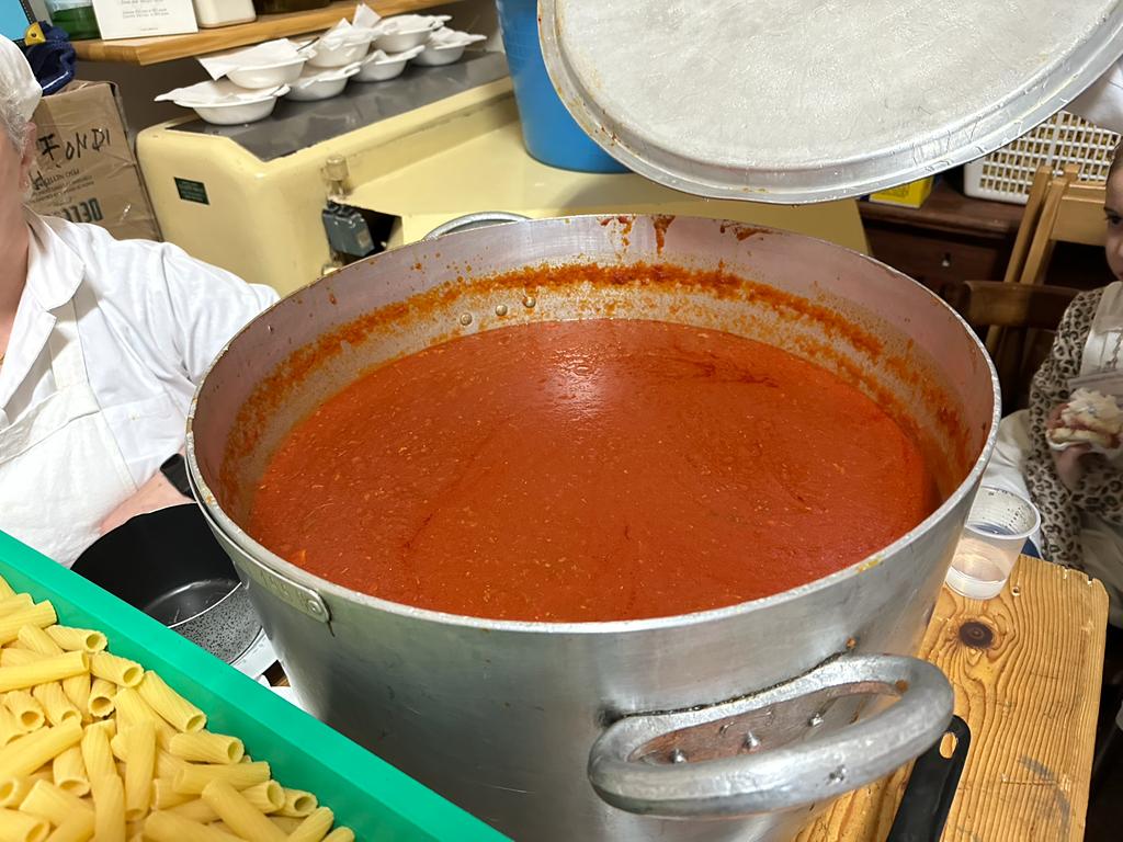 A Pollutri si ripete la sfilata dei trattori ed il pranzo della "domenica delle some di San Nicola" - Gallery 20 Immagine WhatsApp 2023 04 23 ore 21.33.30 3