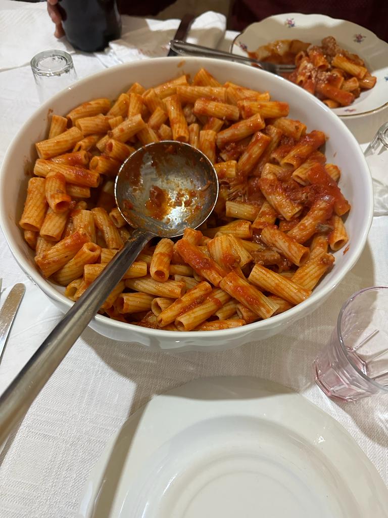 A Pollutri si ripete la sfilata dei trattori ed il pranzo della "domenica delle some di San Nicola" - Gallery 21 Immagine WhatsApp 2023 04 23 ore 21.33.30 5