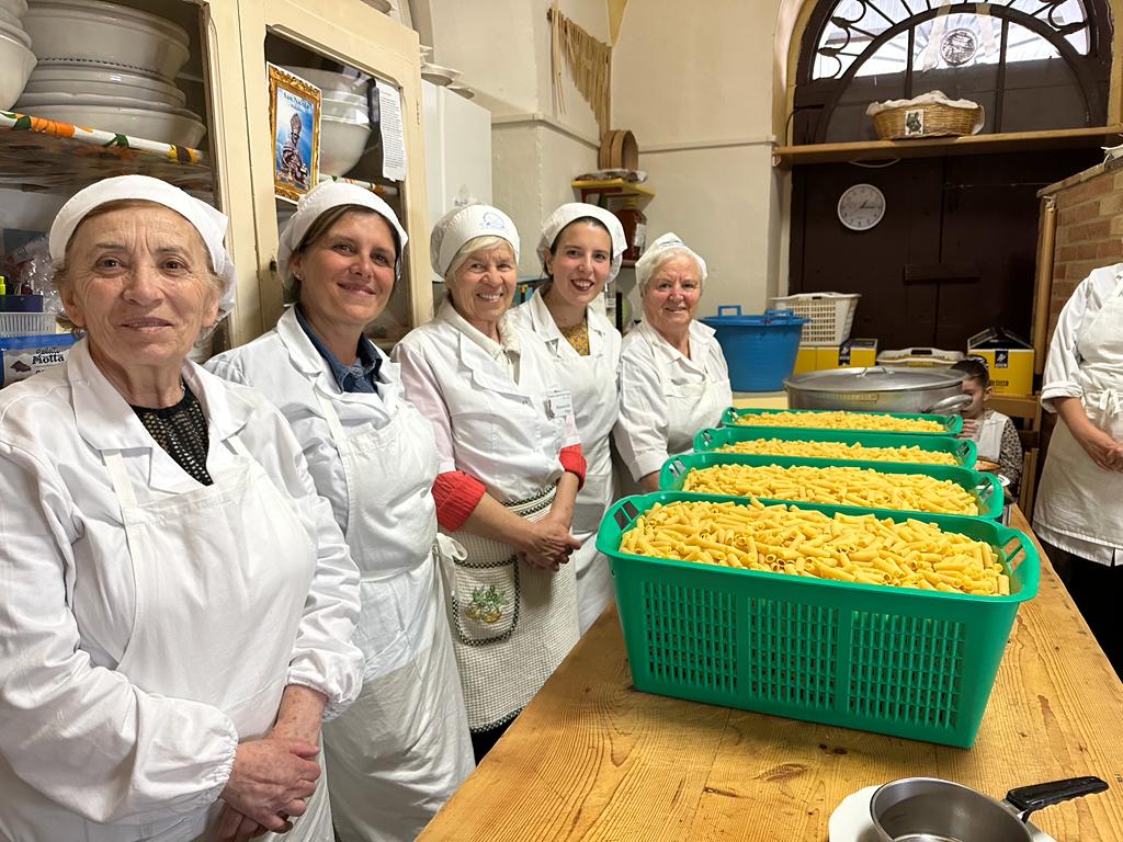 A Pollutri si ripete la sfilata dei trattori ed il pranzo della "domenica delle some di San Nicola" - Gallery 17 Immagine WhatsApp 2023 04 23 ore 21.33.30 9