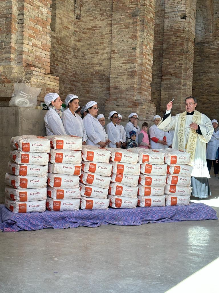 A Pollutri si ripete la sfilata dei trattori ed il pranzo della "domenica delle some di San Nicola" - Gallery 2 Immagine WhatsApp 2023 04 23 ore 22.21.54