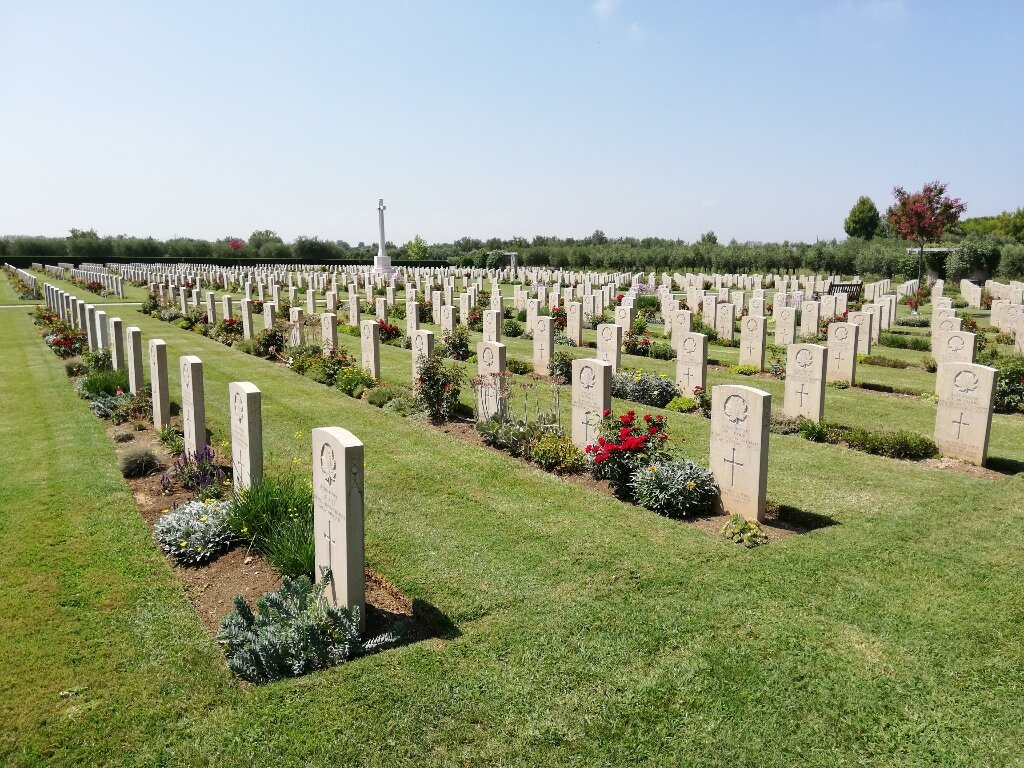 Festa della Liberazione: un doveroso omaggio ai 4.232 soldati dell’Esercito Alleato morti tra il Sangro e il Moro - VIDEO 2 cimitero canadese