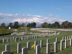 Festa della Liberazione: un doveroso omaggio ai 4.232 soldati dell’Esercito Alleato morti tra il Sangro e il Moro - VIDEO 3 cimitero inglese