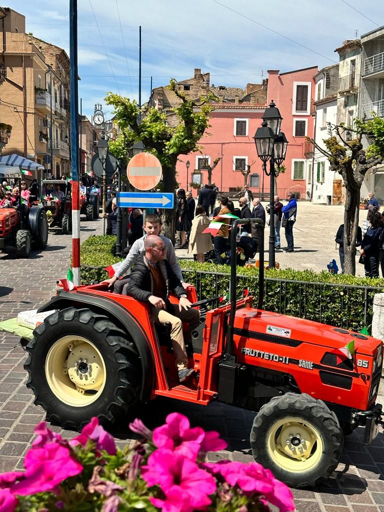 A Pollutri si ripete la sfilata dei trattori ed il pranzo della "domenica delle some di San Nicola" - Gallery 10 some san nicola 4