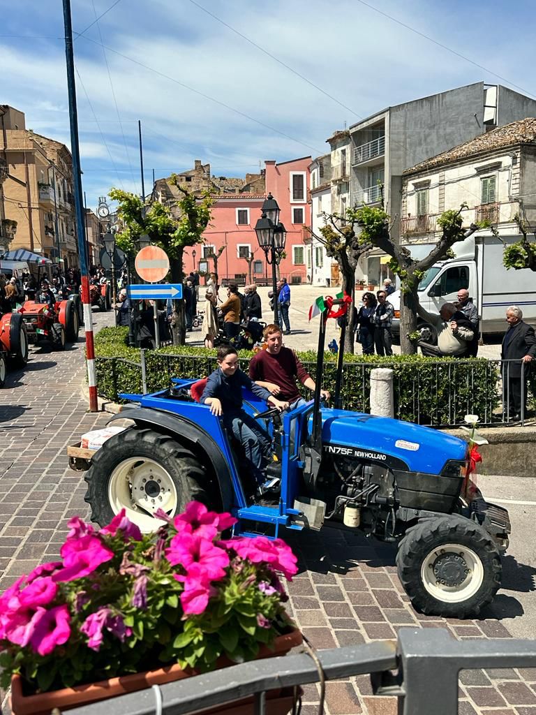 A Pollutri si ripete la sfilata dei trattori ed il pranzo della "domenica delle some di San Nicola" - Gallery 9 some san nicola 5