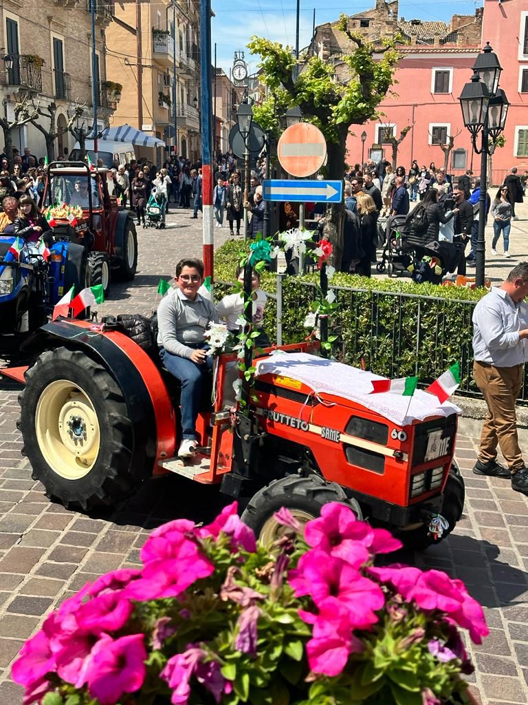 A Pollutri si ripete la sfilata dei trattori ed il pranzo della "domenica delle some di San Nicola" - Gallery 11 some san nicola 6