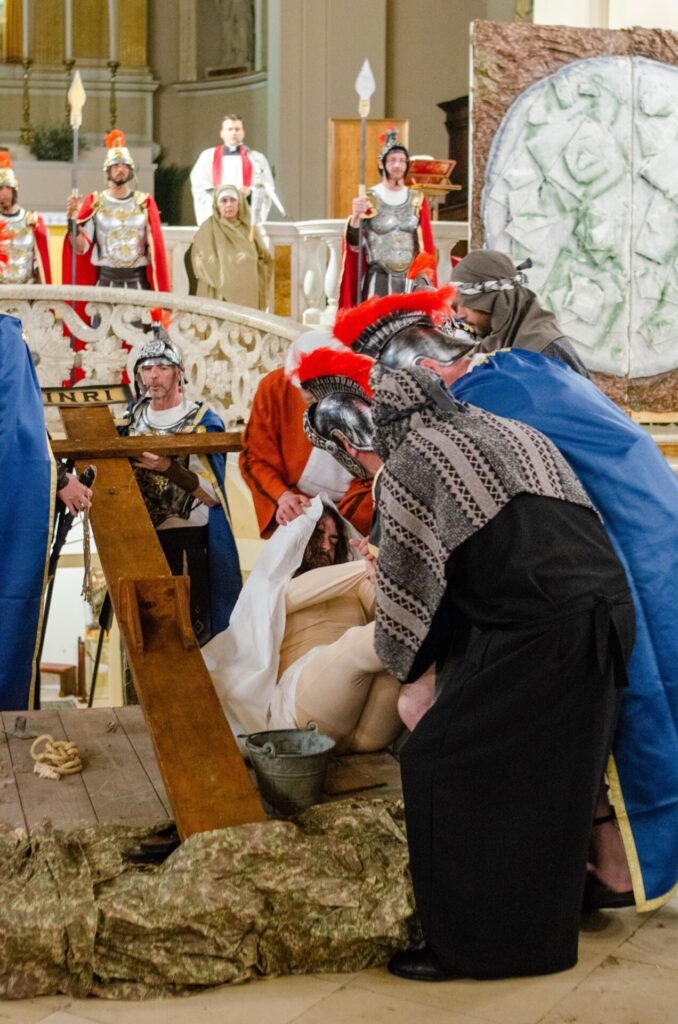 La Via Crucis a Vasto - Fotogallery 10 via crucis 9