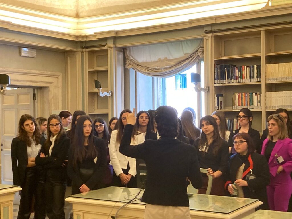 Le classi quinte del Liceo delle Scienze Umane dell’IIS Pantini-Pudente alla Camera dei Deputati - Gallery 3 346631491 964546734578975 1710059091352497053 n
