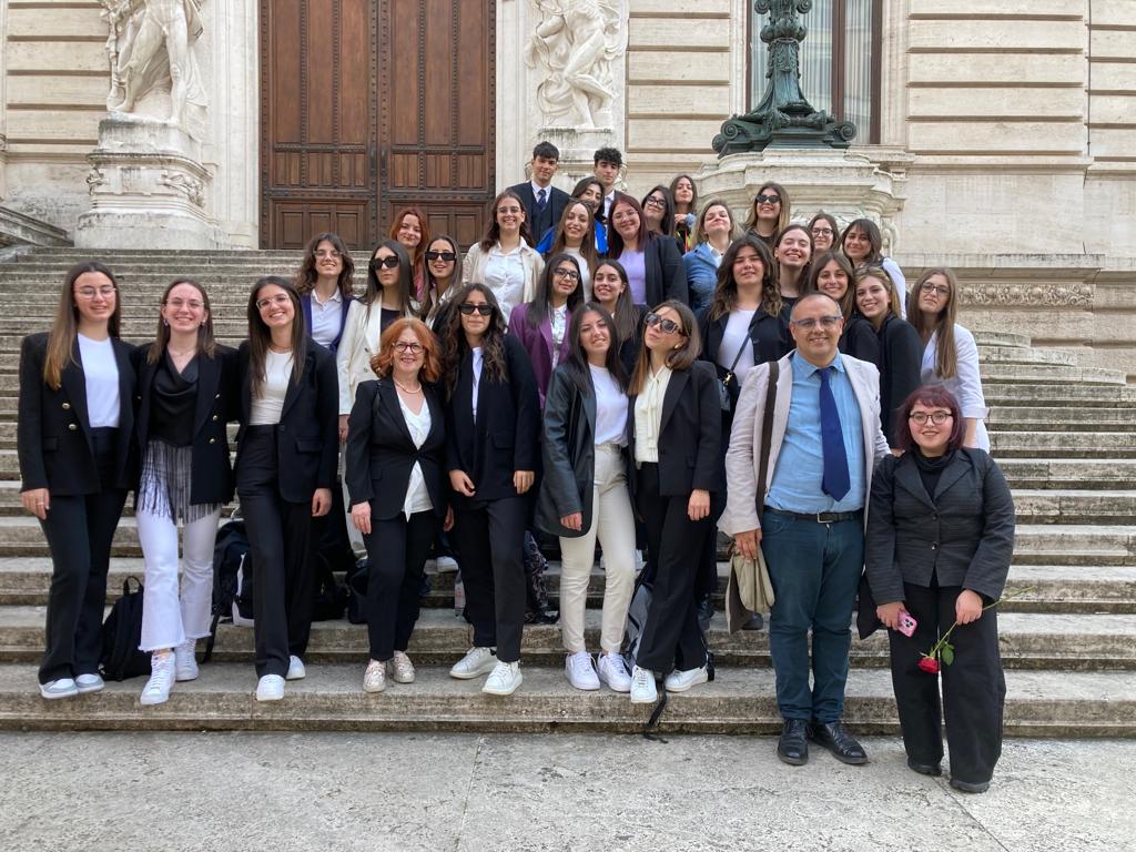 Le classi quinte del Liceo delle Scienze Umane dell’IIS Pantini-Pudente alla Camera dei Deputati - Gallery 4 346660835 1088369169219125 7160582967946021512 n