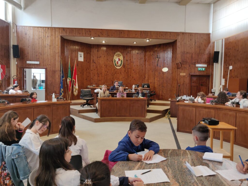 Incontro in Comune con le classi quarte della scuola Spataro 12 39e