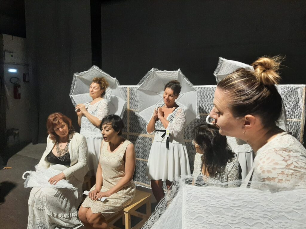 Teatro Studio di Vasto festeggia 10 anni di attività con lo spettacolo di solidarietà "Il Ventaglio di Lady Windermere" 3 8