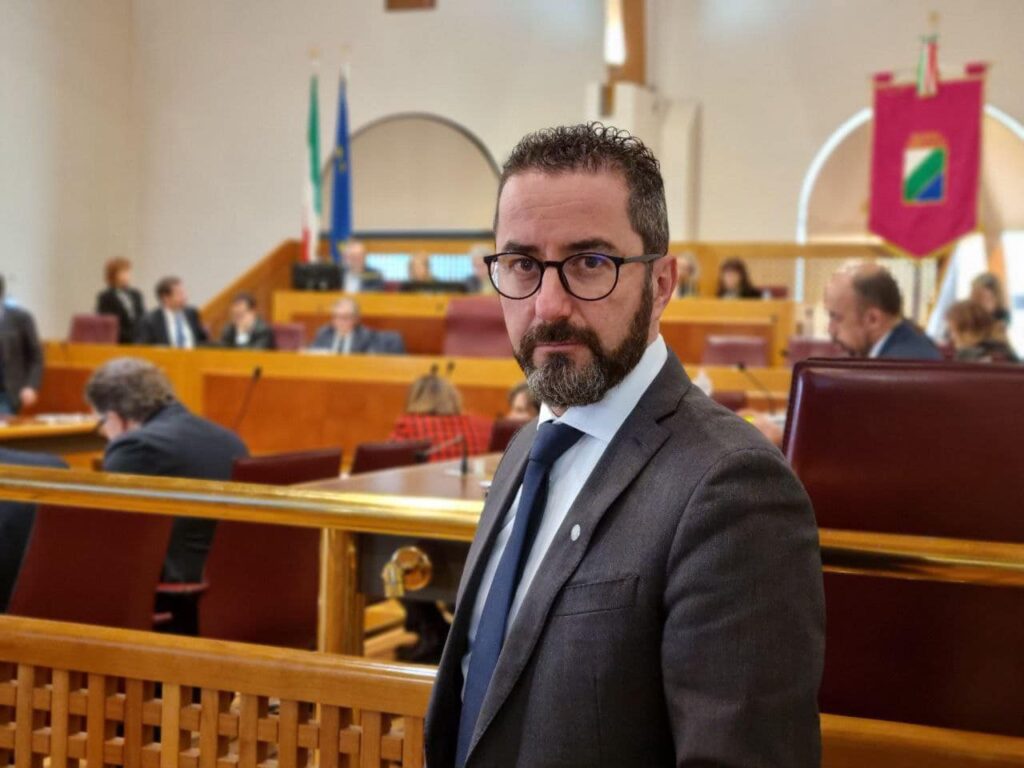 Ospedale di Vasto, Smargiassi (M5S) e Paolucci (Pd) all'attacco contro il dg Thomas Schael 3 CR Pietro Smargiassi