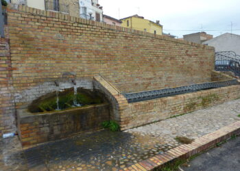 Fontana vecchia Fonte Wikipedia