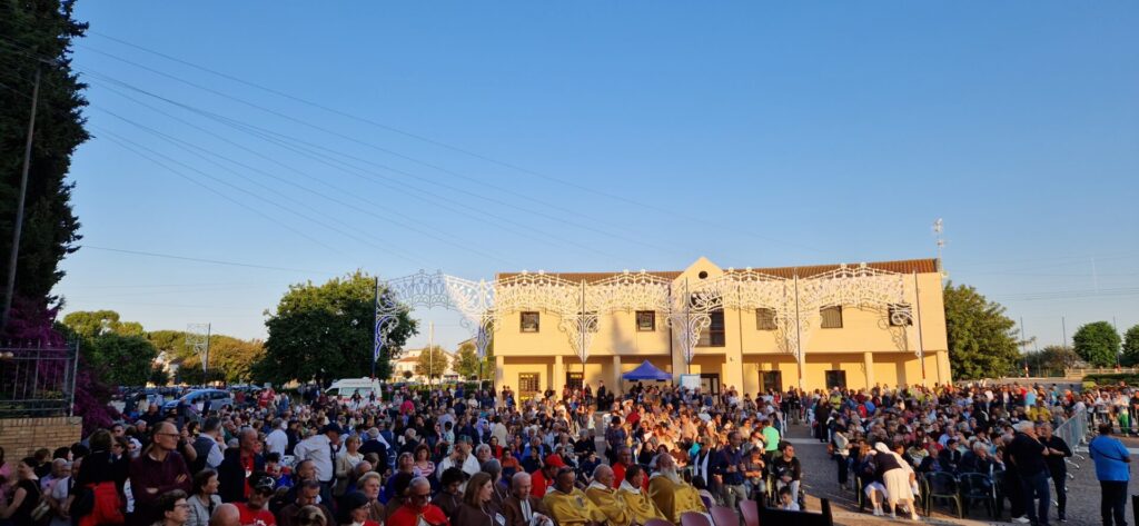 I fedeli di Chieti-Vasto in cammino verso il Santuario della Madonna dei Miracoli - Gallery 17 Pellegrinaggio 18