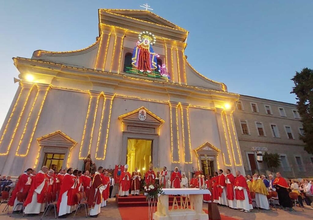I fedeli di Chieti-Vasto in cammino verso il Santuario della Madonna dei Miracoli - Gallery 21 Pellegrinaggio 22