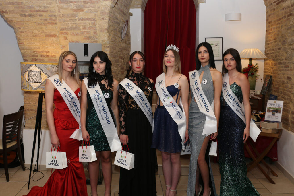 Cristina Yaremchuk è la nuova Miss Mondo Abruzzo 4 STAMPA Le simifinaliste Miss Mondo Abruzzo e Molise IMG 1823