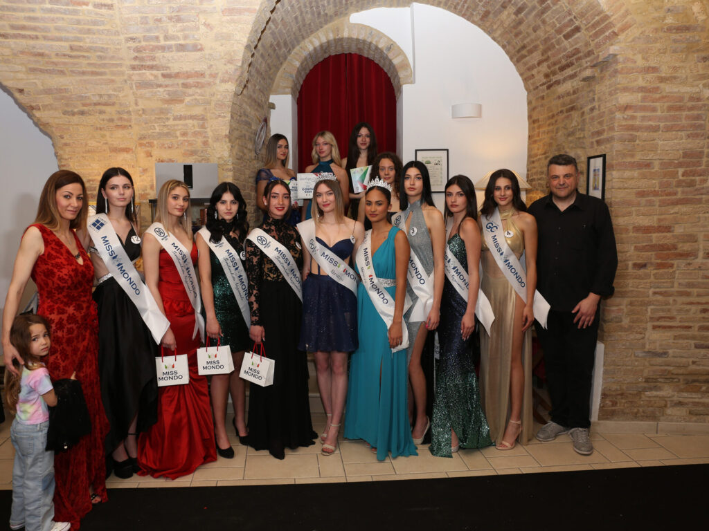 Cristina Yaremchuk è la nuova Miss Mondo Abruzzo 2 STAMPA Tutte le vincitrici Miss Mondo Abruzzo Molise con organizzazione IMG 1829 copia