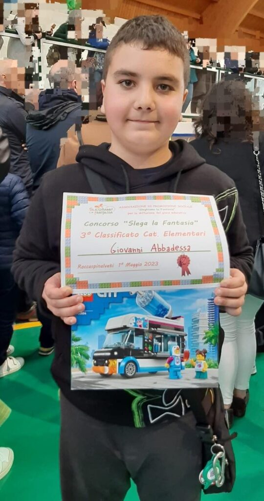 "Una montagna di mattoncini" e il genio di Giovanni raggiunge il podio - Gallery 2 asperger2 1
