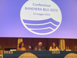 San Salvo bandiera blu per la 26esima volta - Gallery 4 bandiera blu roma 300x225 1