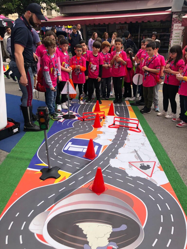 Premiati gli alunni della terza B Martella - Gallery 3 bimbi giro 5