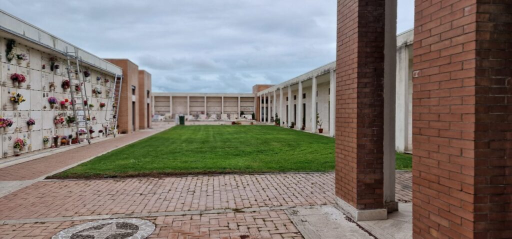 San Salvo, lavori in corso da giorni al cimitero comunale - Gallery 3 cimitero san salvo 21