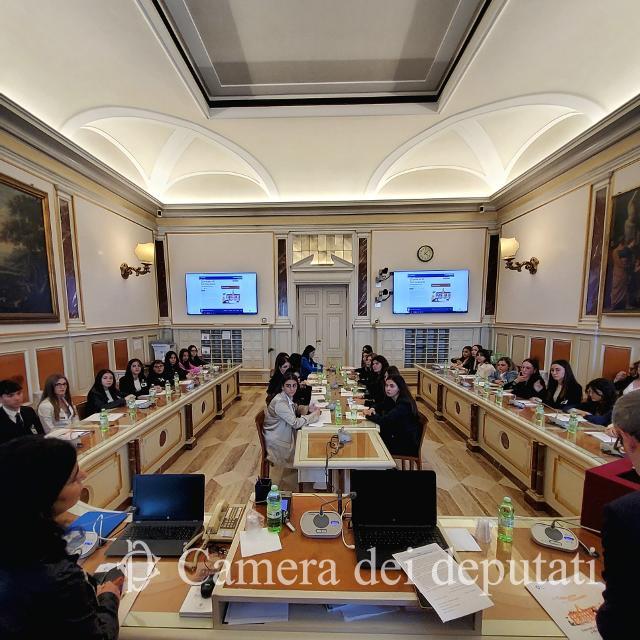 Le classi quinte del Liceo delle Scienze Umane dell’IIS Pantini-Pudente alla Camera dei Deputati - Gallery 2 nJChD8nGpg
