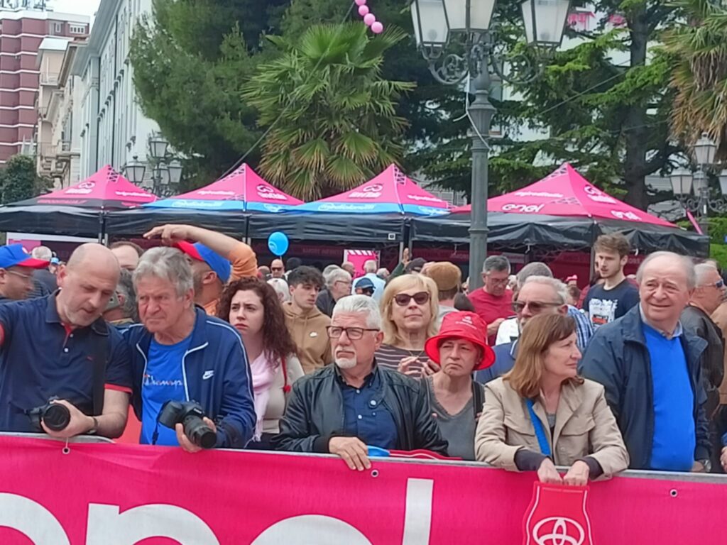Il cielo si tinge di rosa, Vasto saluta il Giro - Video e Gallery 8 pubblico 1
