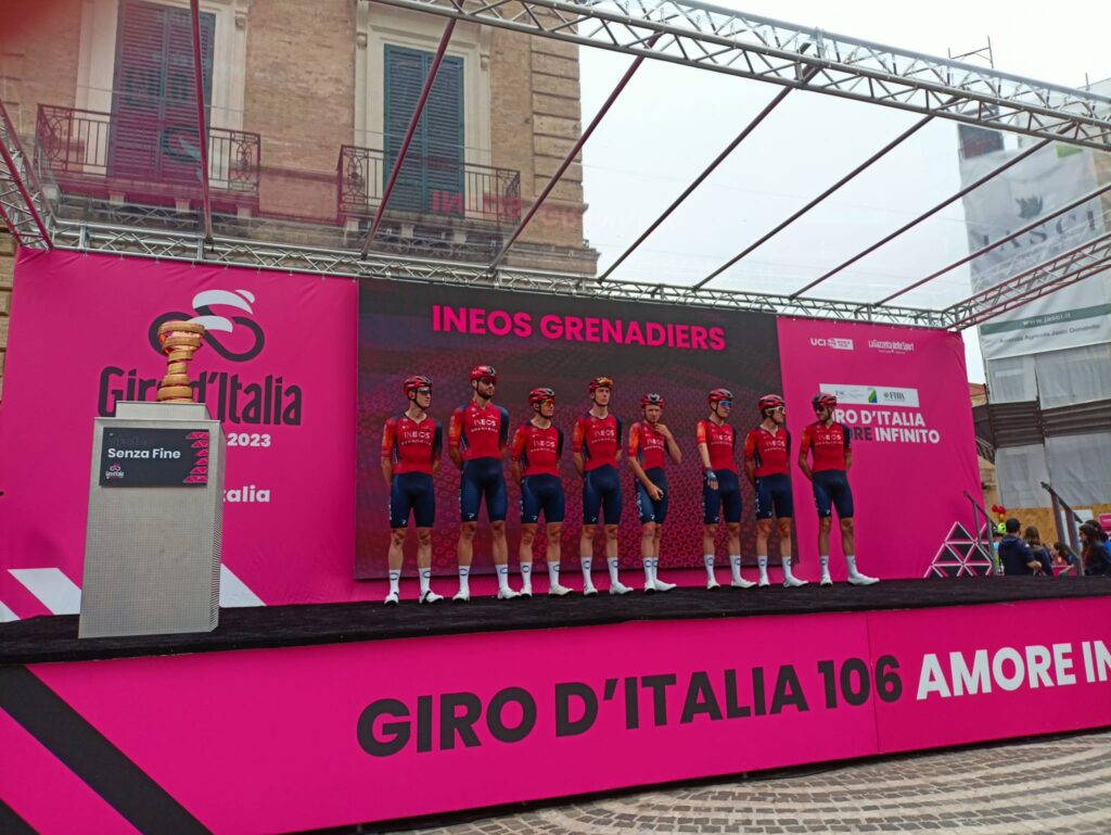 Il cielo si tinge di rosa, Vasto saluta il Giro - Video e Gallery 19 sqaudra12 2