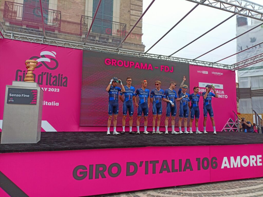 Il cielo si tinge di rosa, Vasto saluta il Giro - Video e Gallery 13 sqaudra13 3