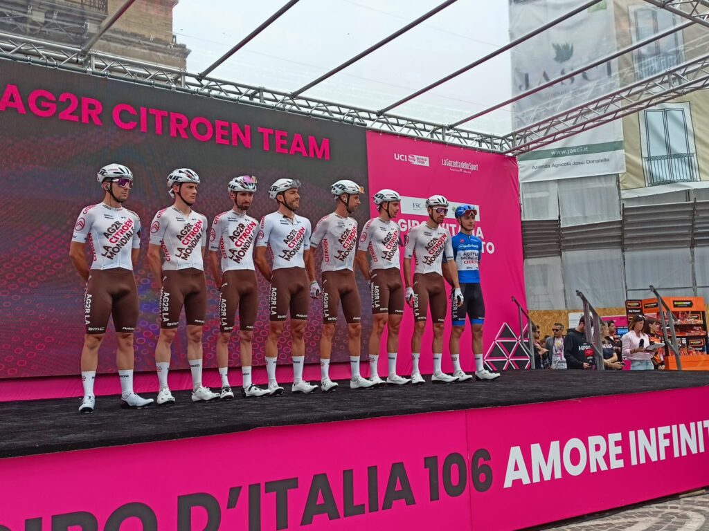 Il cielo si tinge di rosa, Vasto saluta il Giro - Video e Gallery 12 squadra5 1