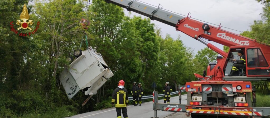 Due cavalli feriti ma salvi - Gallery 4 vigili del fuoco1