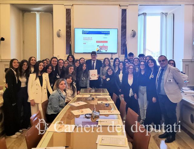 Le classi quinte del Liceo delle Scienze Umane dell’IIS Pantini-Pudente alla Camera dei Deputati - Gallery 8 zHfX3bX6ek